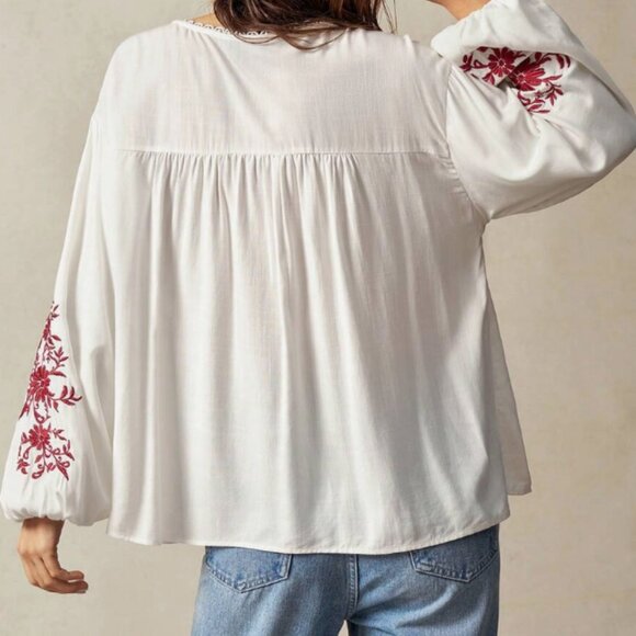 BOUTIQUE EMBROIDERED PEASANT BLOUSE - Picture 5 of 11